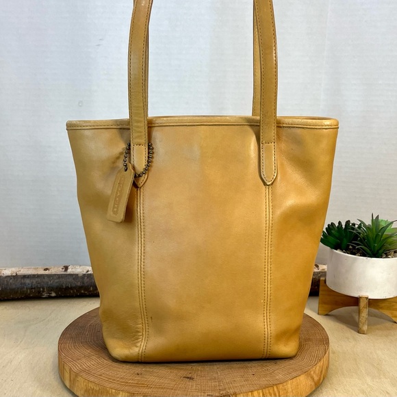 Coach Handbags - Vintage Coach 9077 Leather Tote – Camel / British Tan